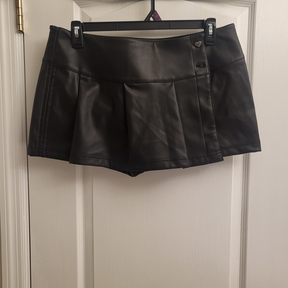 Celebrity Pink Black Pleated Faux Leather Skort ( XL ) NWT